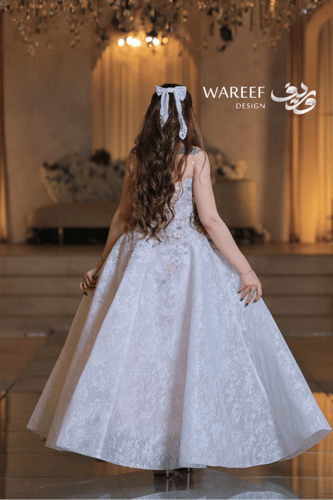 فستان سكري اسهرة منفوش مطرز بتفاصيل زهرية رقيقة وح...