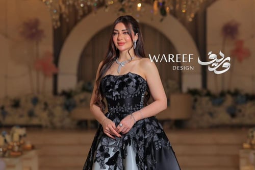 فستان سهره بدرجات الرمادي مزين بالشك