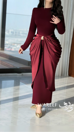 فستان عودي بتفاصيل Draping أنيقة ولمسة فخامة عصرية