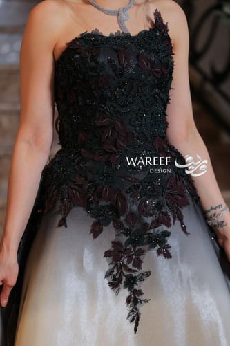 فستان سهرة أسود وبيج بتطريز أحمر – تدرجات أنيقة ون...