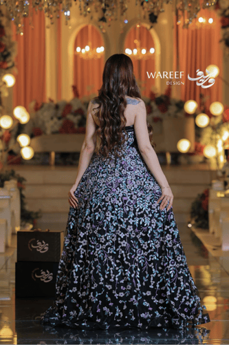 فستان سهرة أسود مزخرف بالترتر الملون