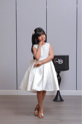 فستان بناتي بتطريز فاخر وفيونكة خلفية كبيرة