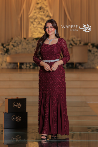 فستان احمر مزين بجزام لولو راقي