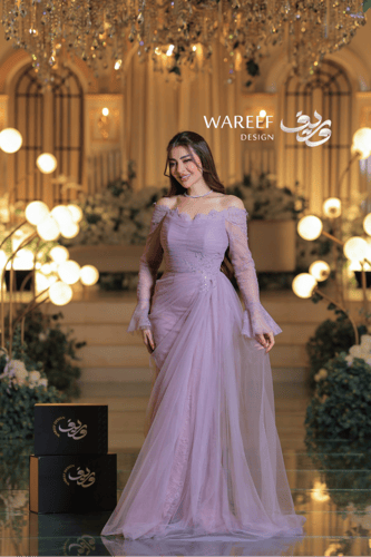 فستان سهرة لافندر بقصة أوف شولدر وتنورة تول منسدلة