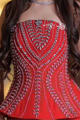 فستان سهرة فاخر بكورسيه مطرز وقصّة ميرميد أنيقة