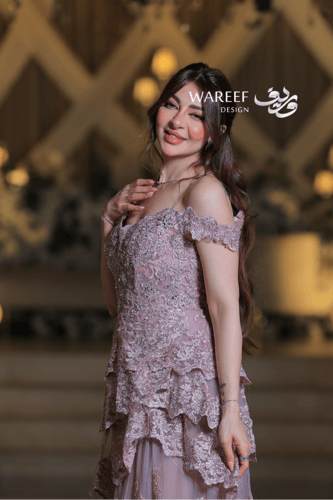 فستان سهرة دانتيل بطبقات متدرجة وتطريز فاخر