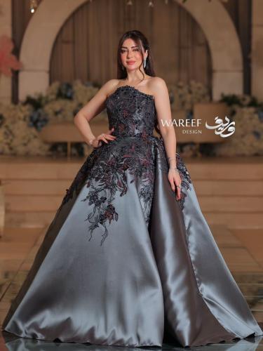 فستان ملكه فخم بتصميم فريد باللون الرمادي الغامق