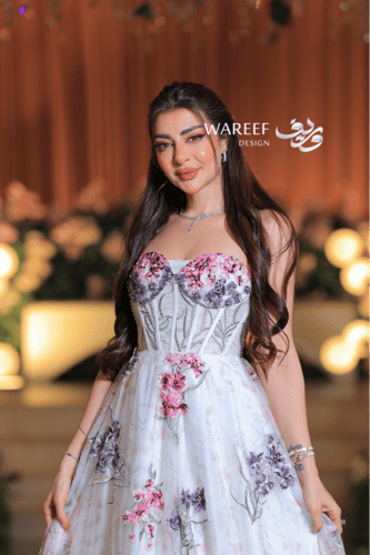 فستان سهرة مطرّز بنقشة زهرية فاخرة بتصميم كورسيه س...