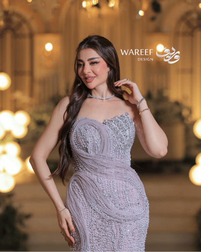 فستان سهرة مطرز بلون وردي فاتح بقصة كورسيه ا