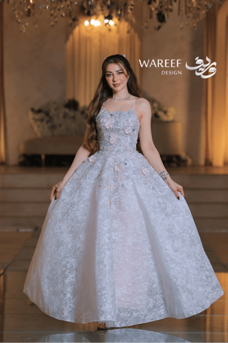 فستان سكري اسهرة منفوش مطرز بتفاصيل زهرية رقيقة وح...