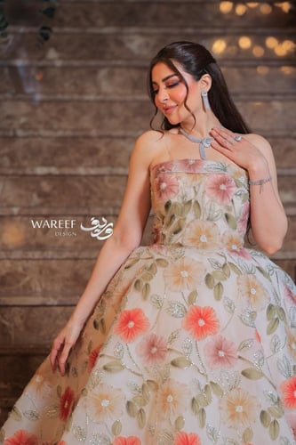 فستان ملكة فخم مزين بالشك المورد