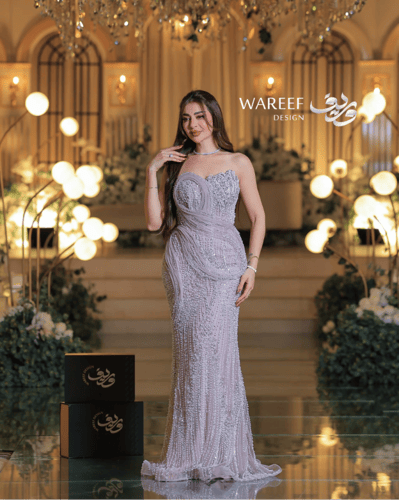 فستان سهرة مطرز بلون وردي فاتح بقصة كورسيه ا