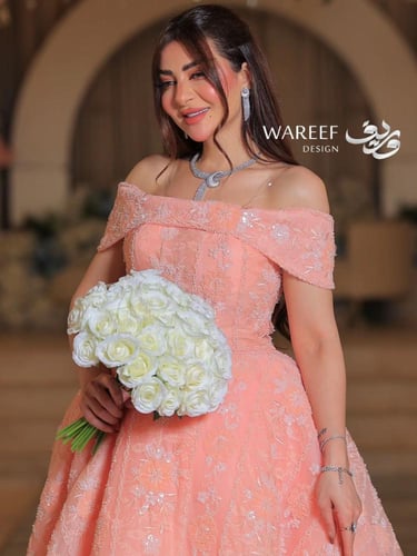 فستان ملكة فخم باللون الوردي اوف شولدر