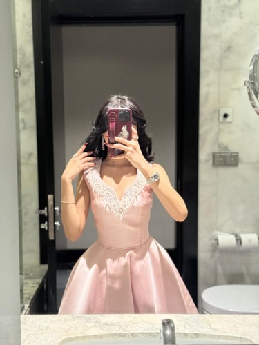 فستان سهره بقصة V مزين بشك فصوص