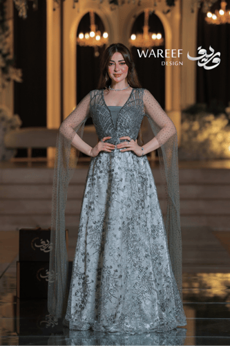 فستان أخضر فاتح اوف شولدر أكمام شفافة مطرزة بالفضة