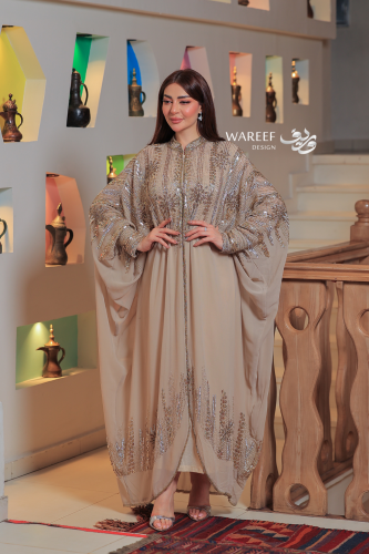 جلابية بيج ذهبية فاخرة قطعتين من الساتان والشيفون...