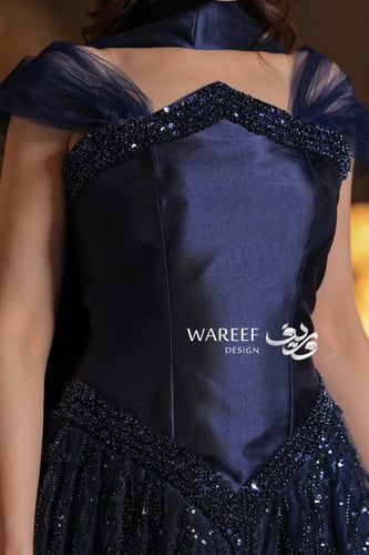 فستان سهرة كحلي طويل من التل بتصميم A-Line أوف شول...