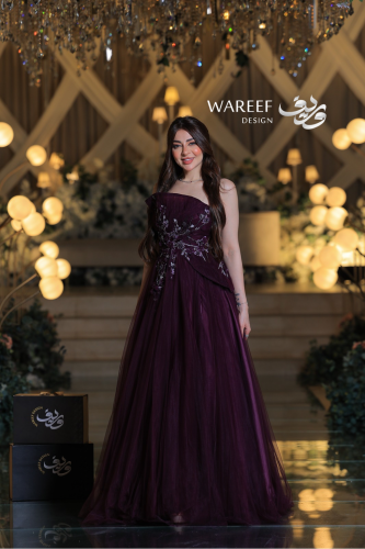 فستان سهرة ملكي بتفاصيل تطريز فاخر وقماش تول أنيق