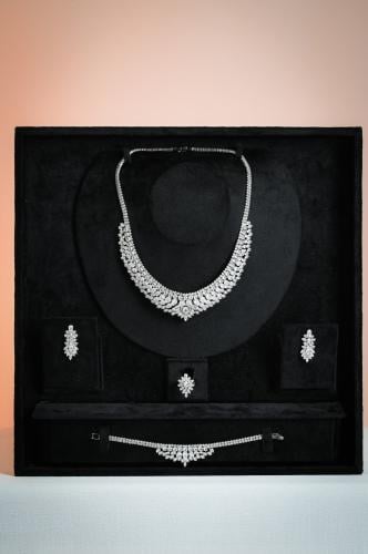 طقم زركون فضي بتصميم فخم متناسق من WAREEF