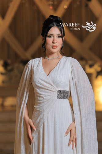 فستان سكري ملكي طويل بأكمام كاب منسدلة وتطريز كرست...