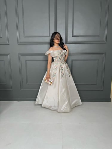 فستان سهرة كلوش بتطريز راقي