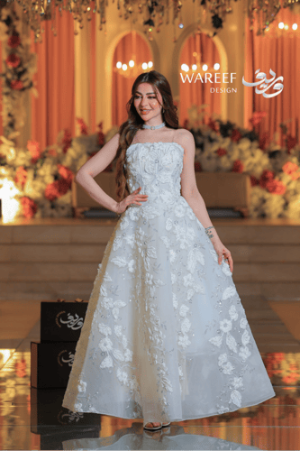 فستان سكري طويل مطرز يدوياً بالورود ثلاثية الأبعاد...