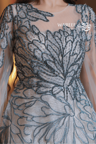 فستان طويل بتطريز يدوي تيفاني بتصميم أوراق متداخلة...