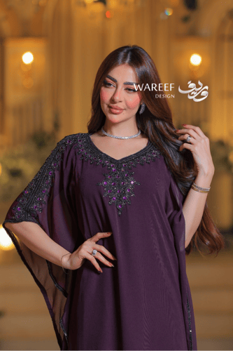 جلابية أنيقة باللون البنفسجي الداكن