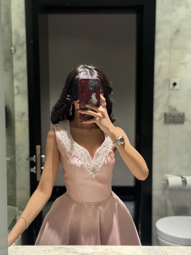 فستان سهره بقصة V مزين بشك فصوص