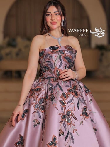 فستان ملكة اللون الزهري بالشك المشجر