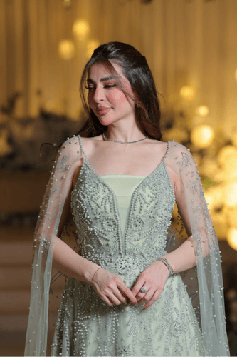 فستان سهرة أخضر فستقي مطرز مع كاب شفاف فاخر