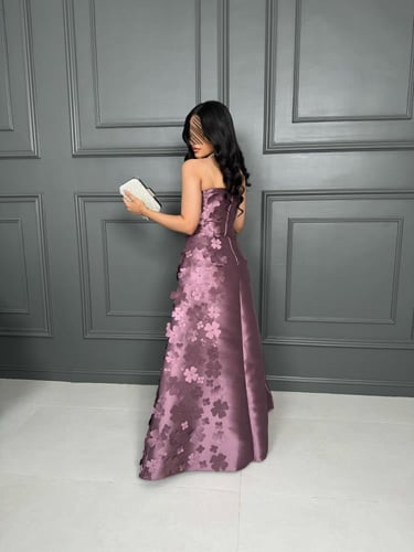 فستان سهرة بتطريز ورد راقي