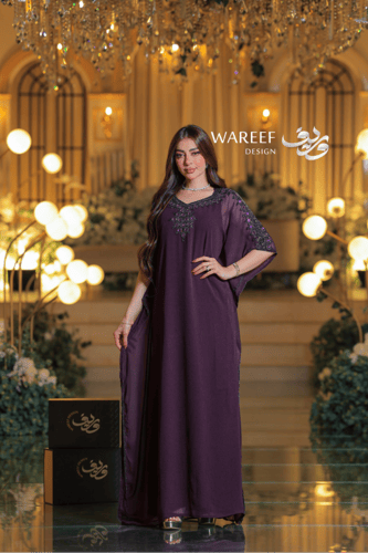 جلابية أنيقة باللون البنفسجي الداكن