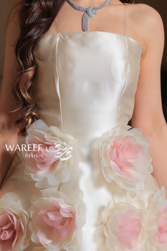 فستان بيج فاخر بزهور ثلاثية الابعاد
