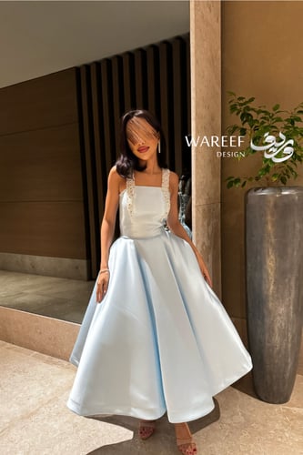 فستان سهرة كحلي طويل بخامة لاميه لامعة بتصميم A-Li...