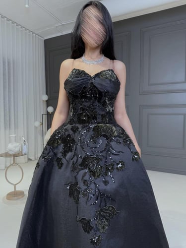 فستان سهرة أسود مزين بتطريز انيق