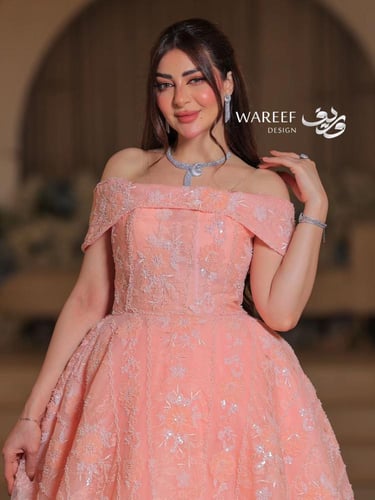 فستان ملكة فخم باللون الوردي اوف شولدر