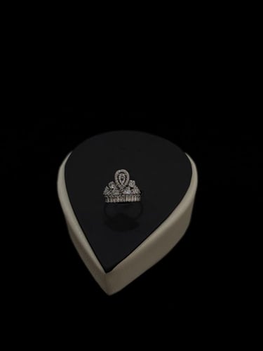 طقم زركون فضي بتصميم قطرة