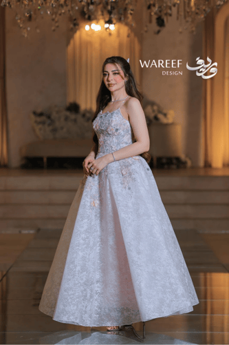 فستان سكري اسهرة منفوش مطرز بتفاصيل زهرية رقيقة وح...