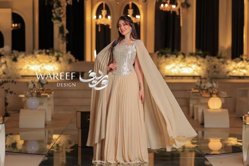 فستان سهرة بكورسيه واكمام طويله