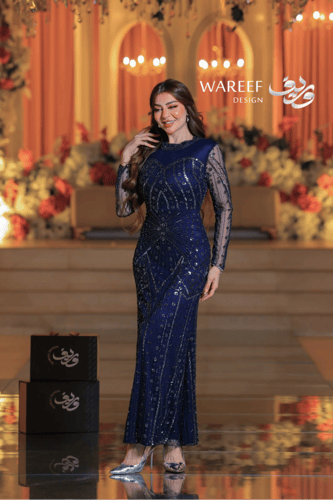 فستان سهرة ضيق بتطريز فاخر بلون أزرق