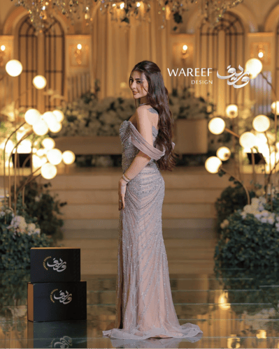 فستان سهرة وردي مطرز بقصة أوف شولدر