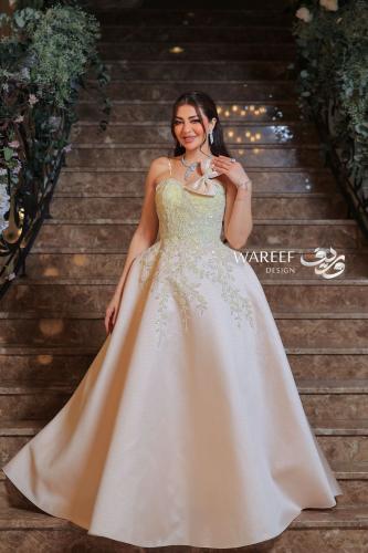 فستان سهره مزين بتطريز وفيونكه