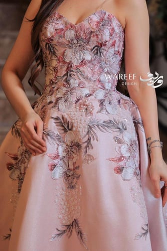 فستان سهره باللون الوردي مزين بالشك