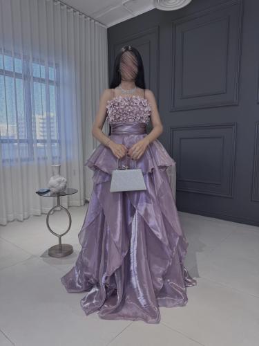 فستان سهره طويل بتطريز الزهور