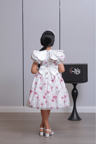 فستان بناتي مزهر بياقة بتلات أنيقة