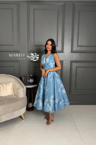 فستان ناعم بقصة V باللون السماوي