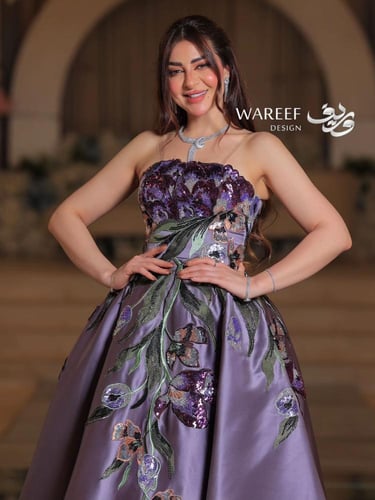 فستان ملكة باللون موف مزين بالشك المشجر