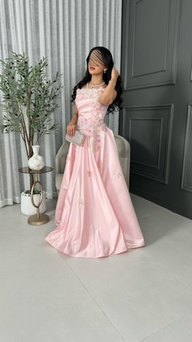 فستان توب ميكادو وردي بتفاصيل أزهار