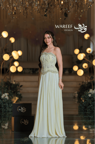 فستان سهرة ليموني فاتح بتطريز فاخر وقصّة انسيابية...